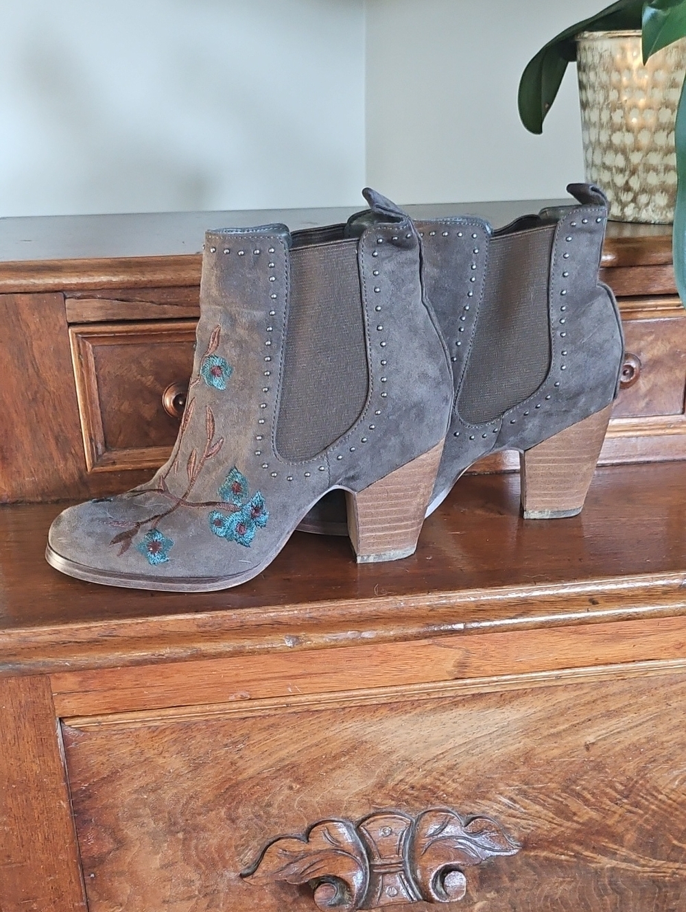 Crown Vintage Ankle Boots